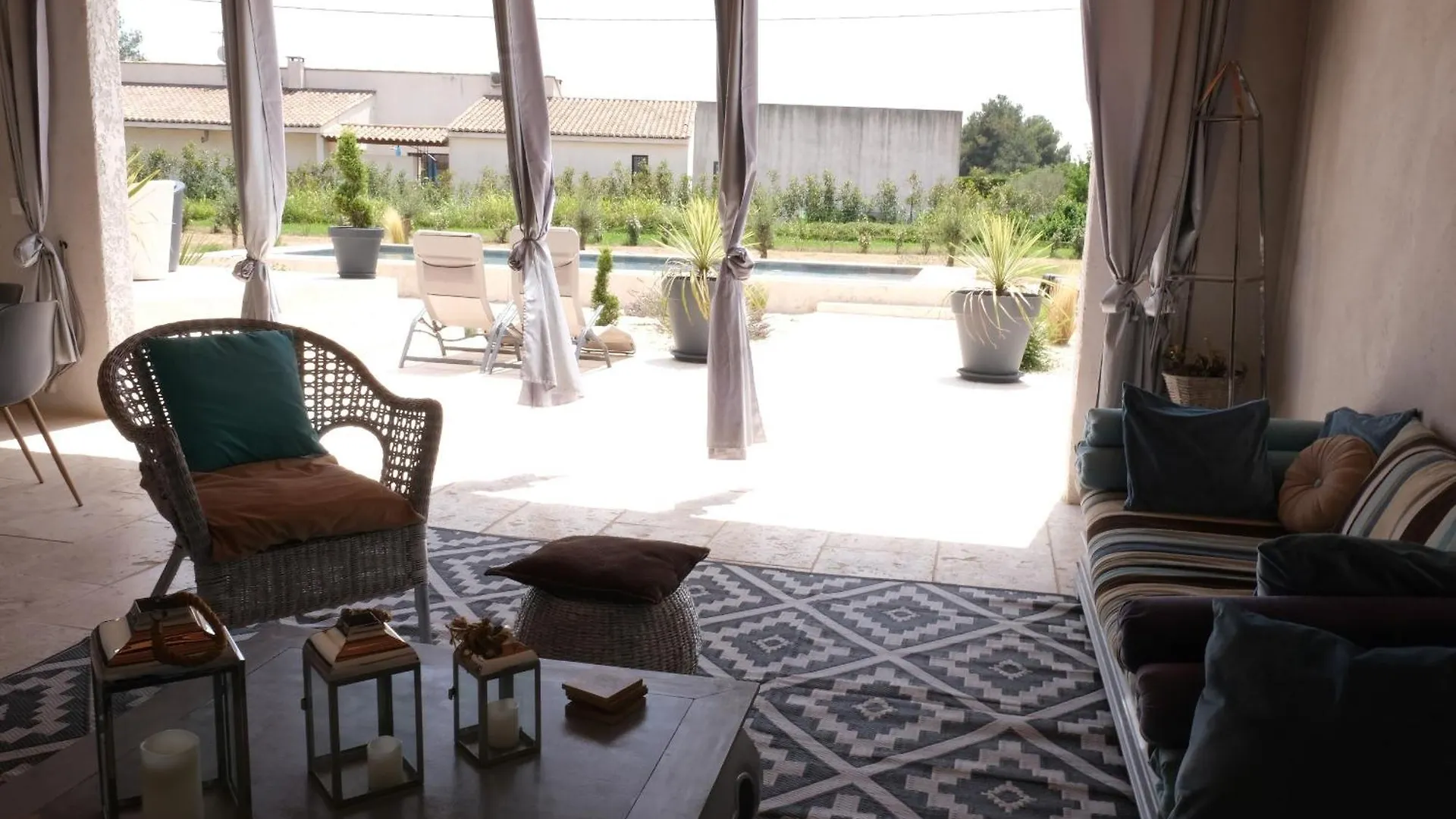 Camargue Family Retreat: Charming House with Pool near Arles Center Villa 0*,  France