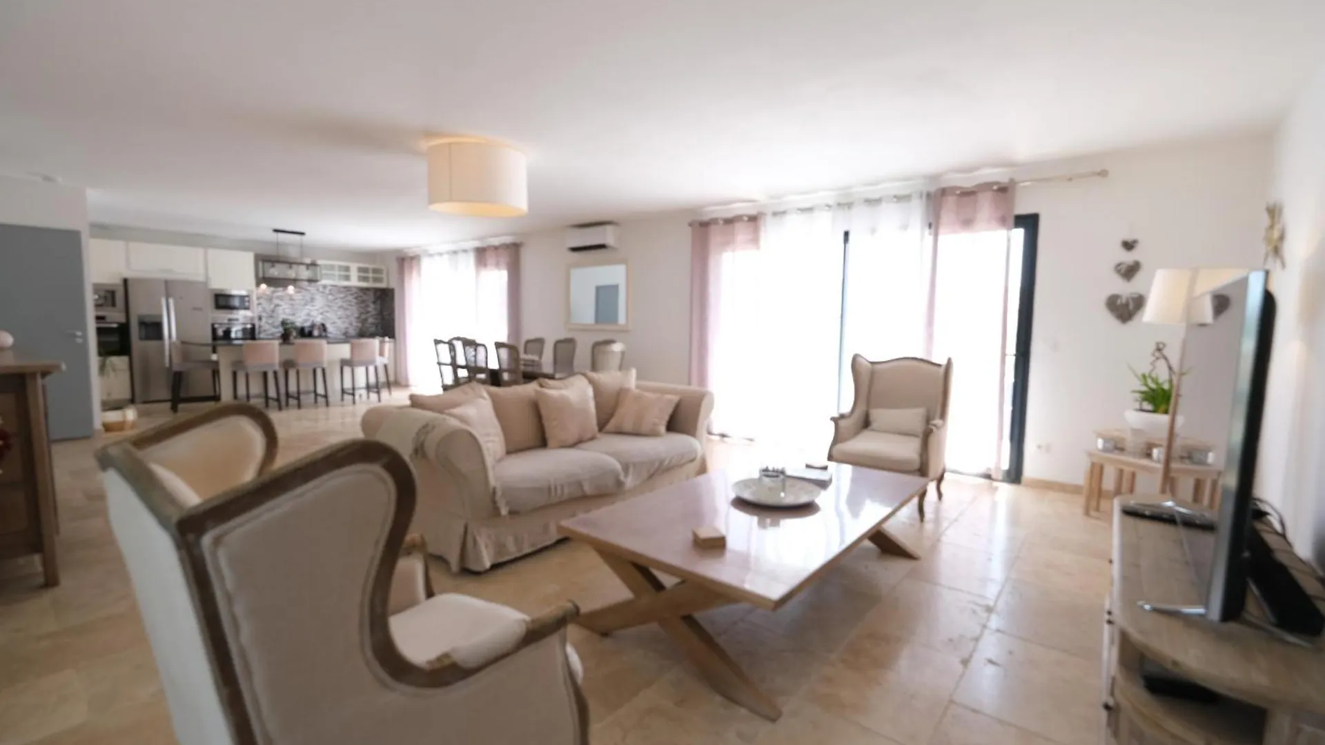 Camargue Family Retreat: Charming House with Pool near Arles Center Villa France