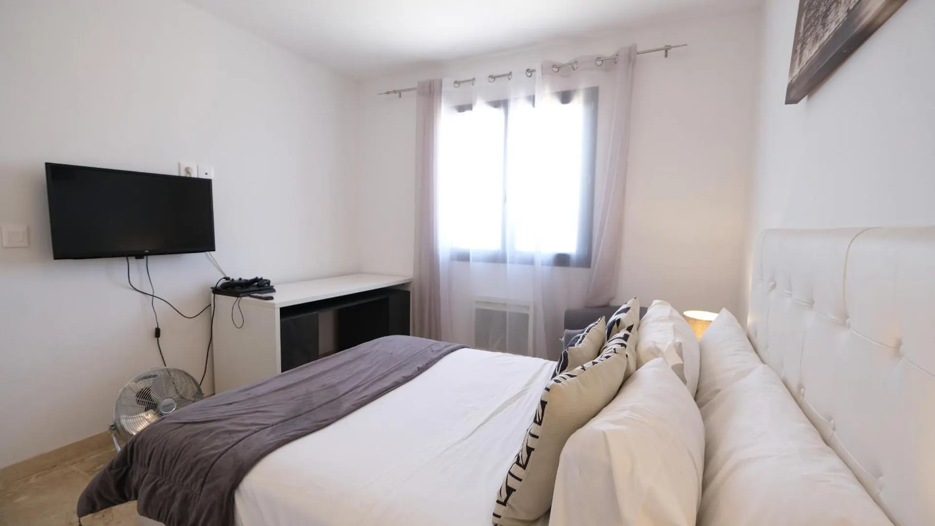 Camargue Family Retreat: Charming House with Pool near Arles Center Villa France