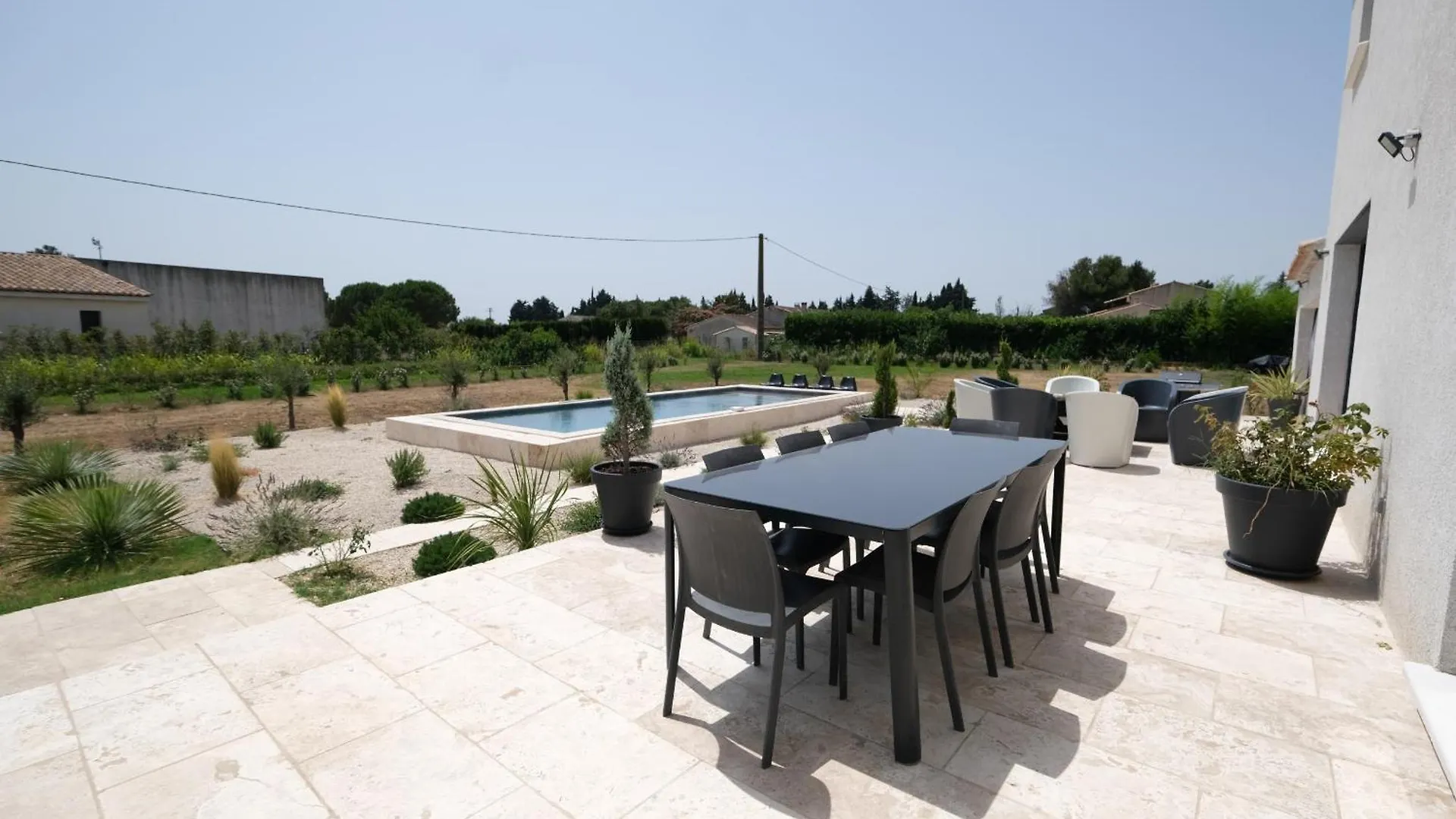 Camargue Family Retreat: Charming House with Pool near Arles Center Villa