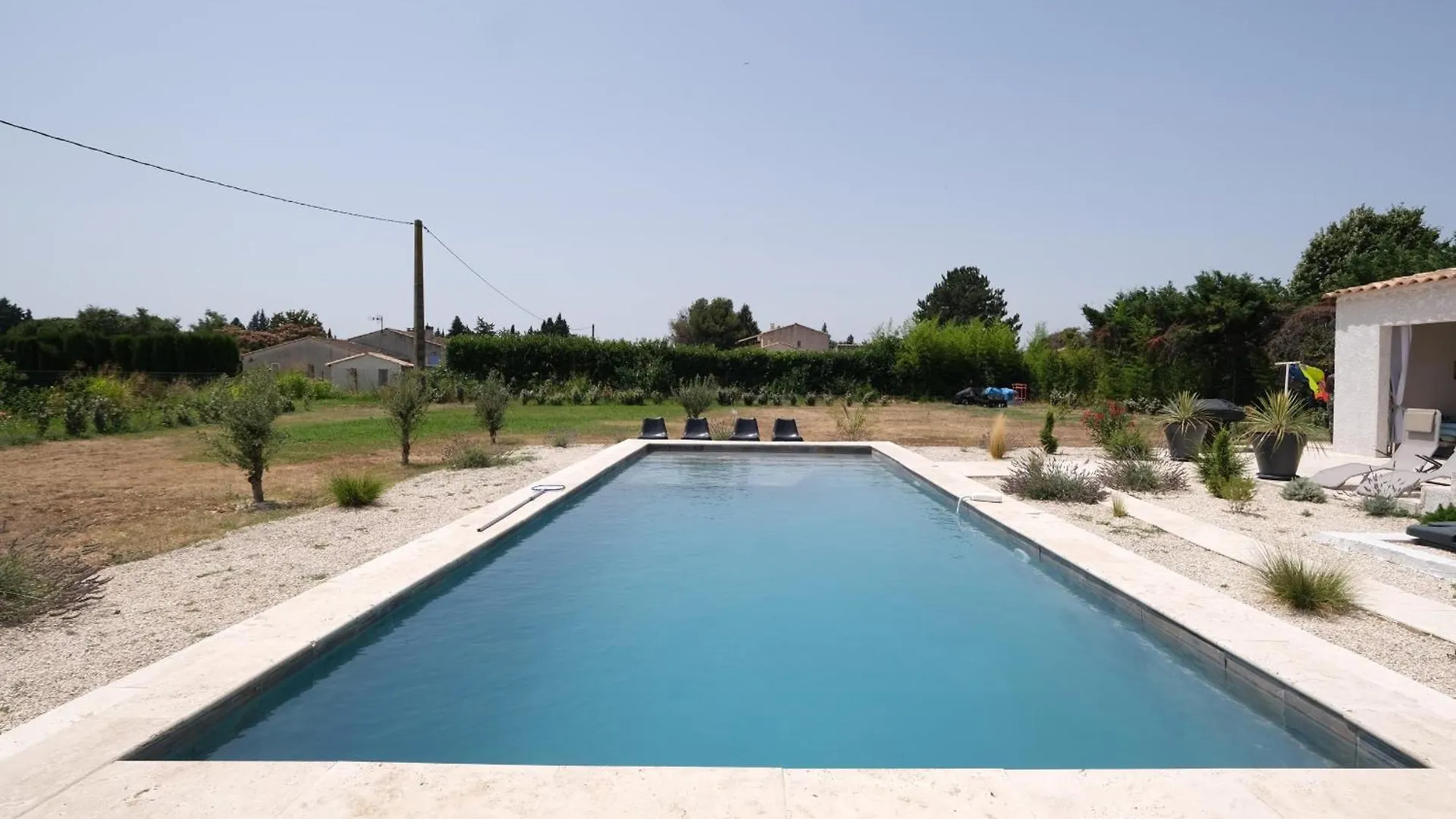 Camargue Family Retreat: Charming House with Pool near Arles Center Villa